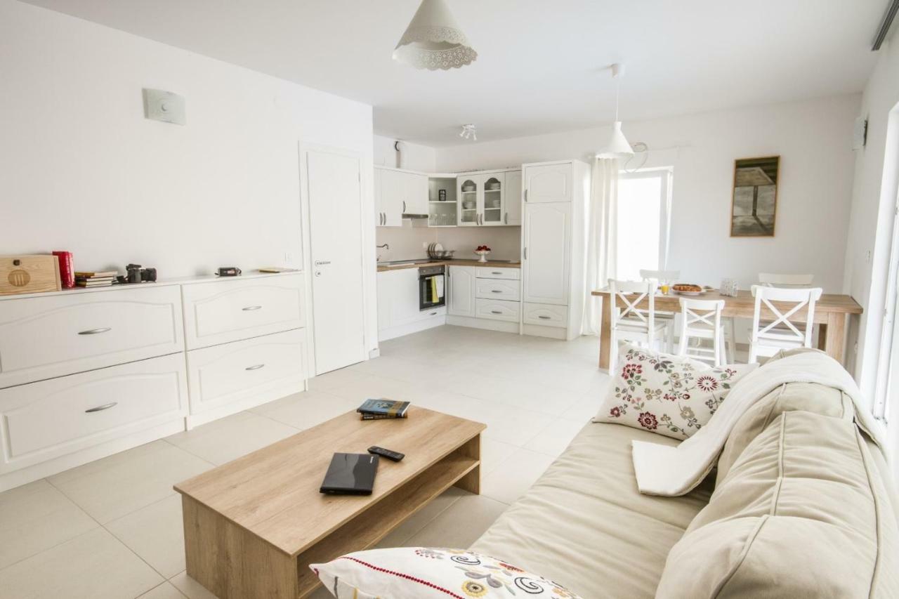 House Sunny Rock Baska Villa ภายนอก รูปภาพ