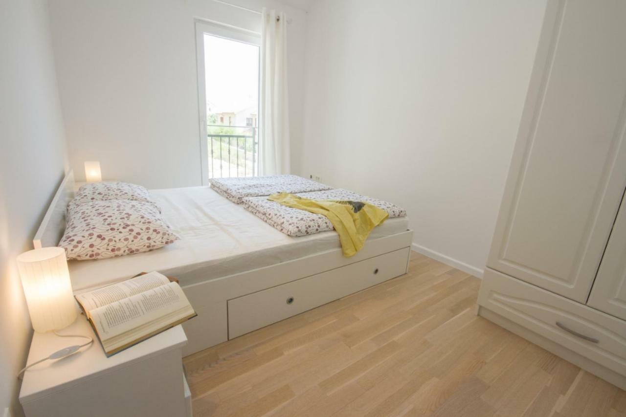 House Sunny Rock Baska Villa ภายนอก รูปภาพ